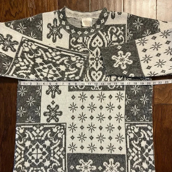 Vintage Needles Yarn Ornate Snowflake Geometric Sweater Made In USA - Picture 5 of 8